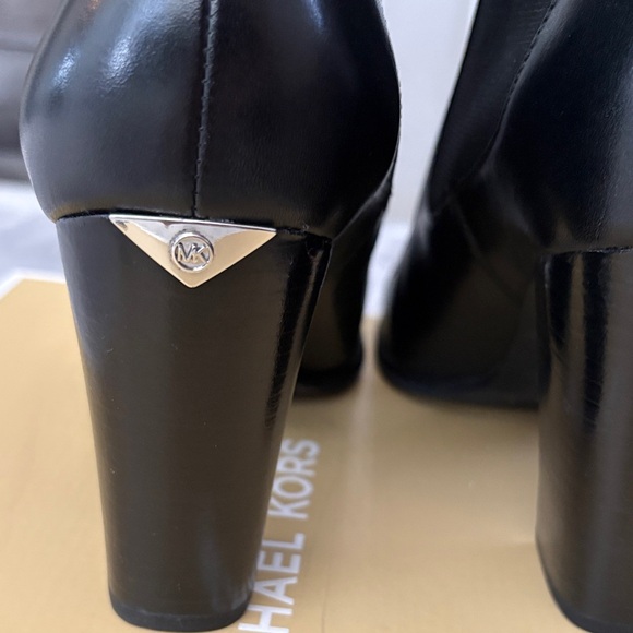 Micheal Kors Black Leather High Block Heel Ankle Boots - Picture 7 of 8